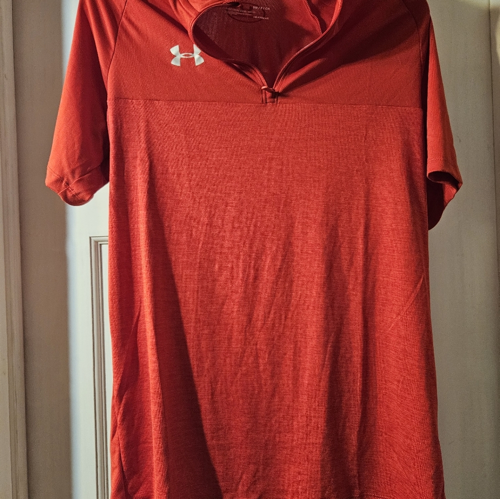 Under Armor Shirts And Shorts Lightweight Relaxed Fit.